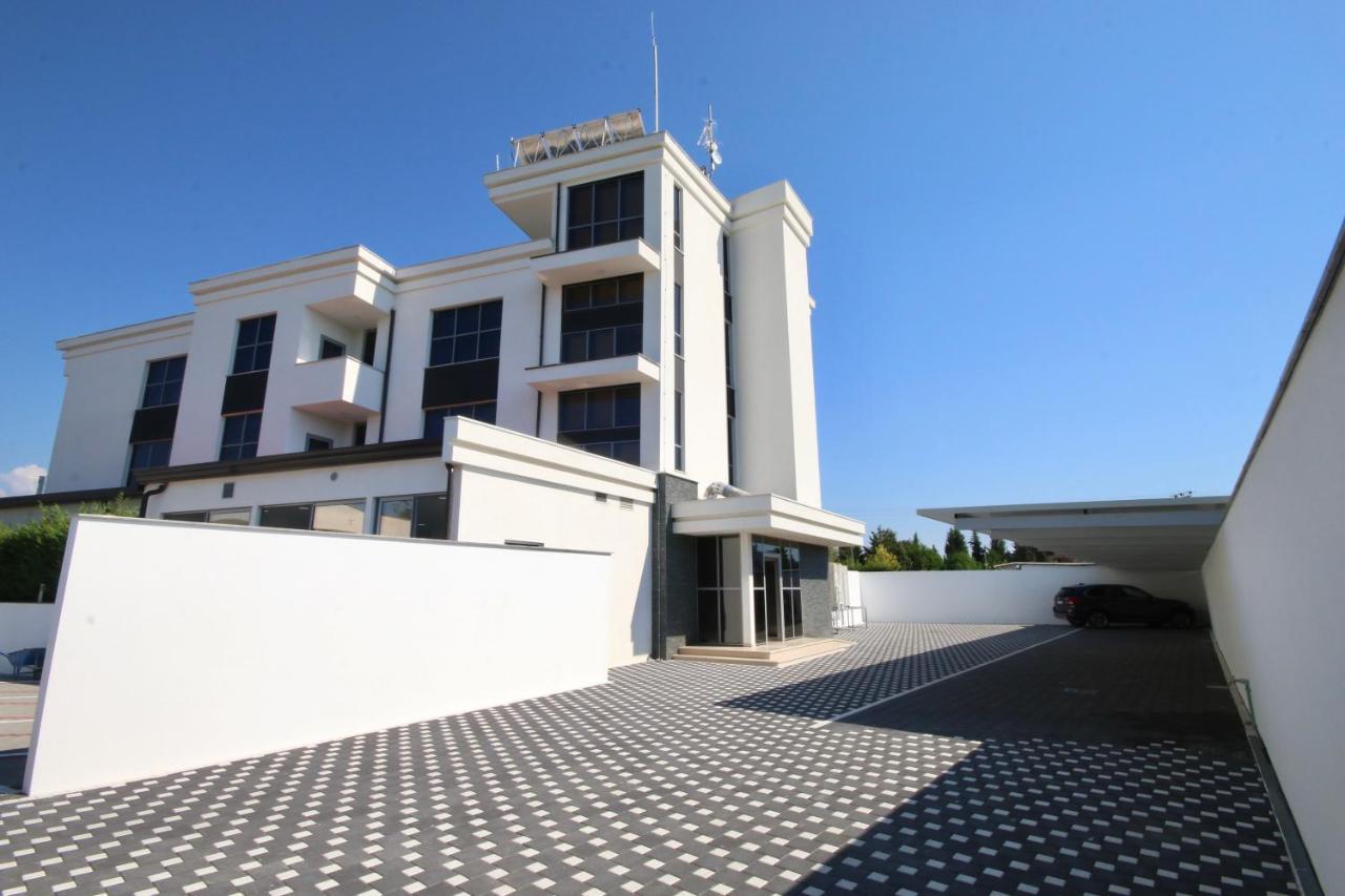 Eljos Hotel Фуша-Круя Экстерьер фото