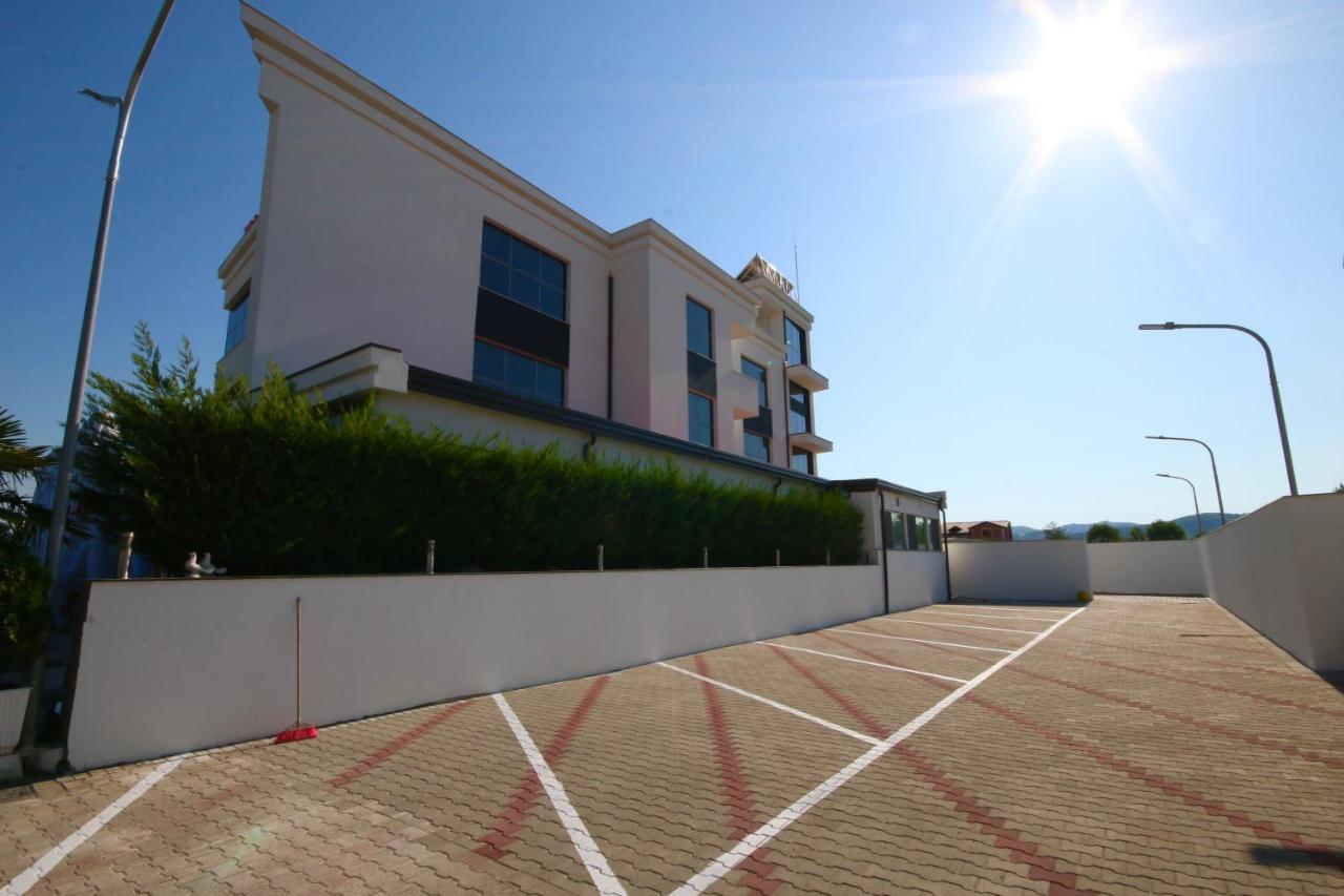 Eljos Hotel Фуша-Круя Экстерьер фото